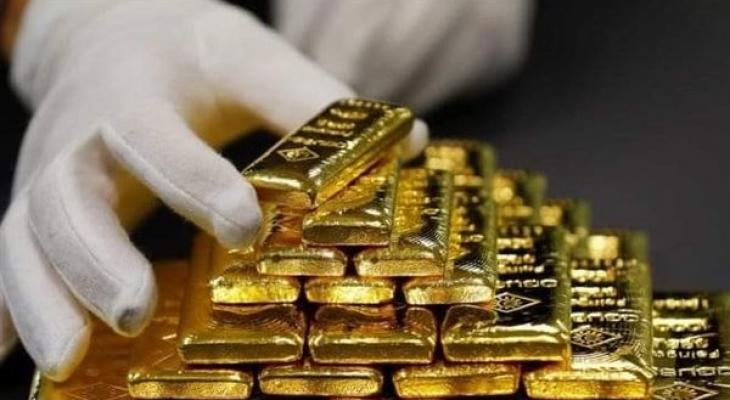 الذهب يفقد زخم الصعود وسط تحسن الإقبال على المخاطرة