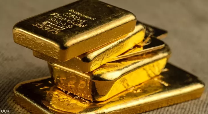 الذهب يتراجع بعد بيانات عززت من قوة الدولار
