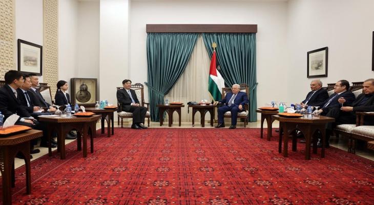 تفاصيل لقاء الرئيس عباس بالمبعوث الصيني الخاص لعملية السلام في الشرق الأوسط.jpg