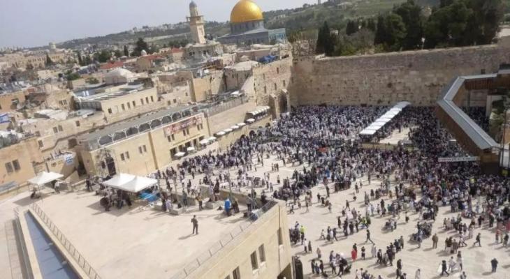 صحيفة عبرية تكشف سبب تراجع أعداد المستوطنين المشاركين في اقتحام الأقصى