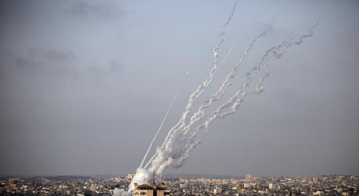 المقاومة بغزة تطلق رشقات صاروخية وصفارات الإنذار تدوّي في عدة مناطق