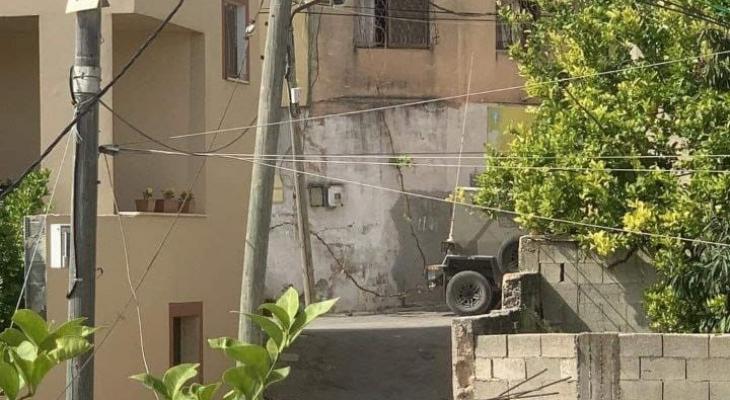 الاحتلال يقتحم منزلًا ويحطم محتوياته في طولكرم