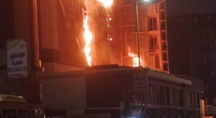 اندلاع حريق ضخم داخل مركز تجاري بالقاهرة.jpg