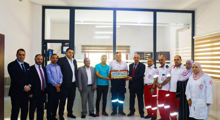 جمعية رجال الأعمال بغزة تكرم طواقم الإسعاف والطوارئ في جمعية الهلال الأحمر
