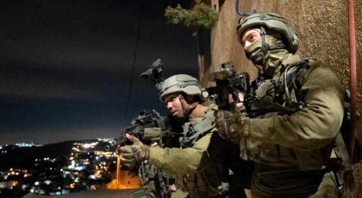 صحيفة عبرية: قوة "إسرائيلية" أجبرت 5 فلسطينيات على التعري داخل منزلهن