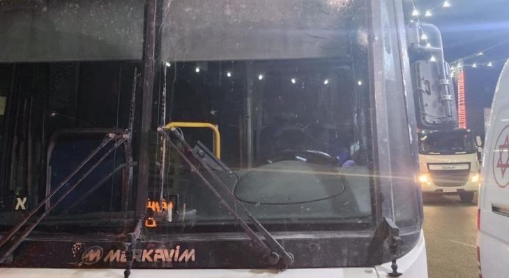 إطلاق نار على حافلة "إسرائيلية" في نابلس والاحتلال يغلق المنطقة