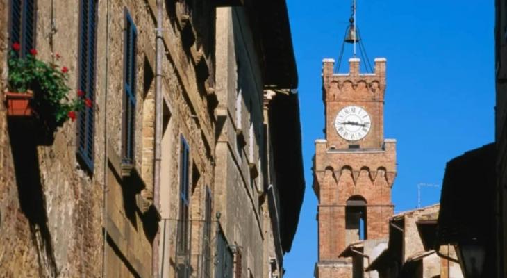 برج تاريخي  في ايطاليا