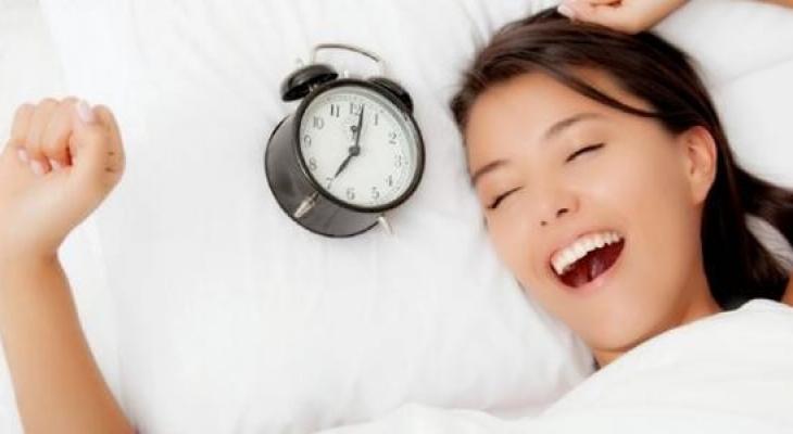 فوائد النوم للبشرة