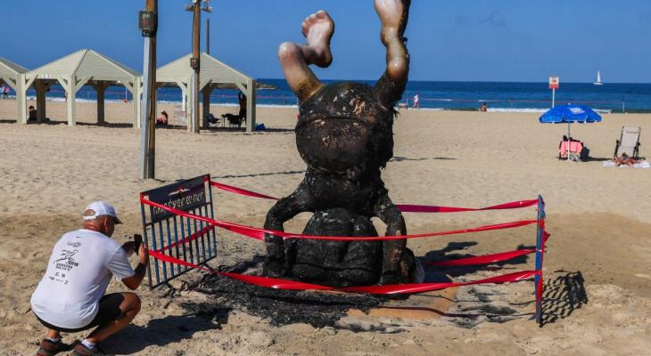 إضرام النار في تمثال بن غريون على شاطئ "تل أبيب"