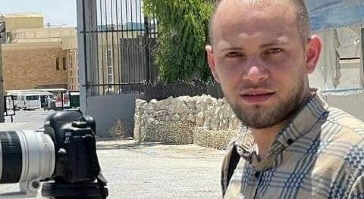 استشهاد الصحفي هشام النواجحة متأثرًا بجراحه في قصف إسرائيلي غرب مدينة غزة.jpg