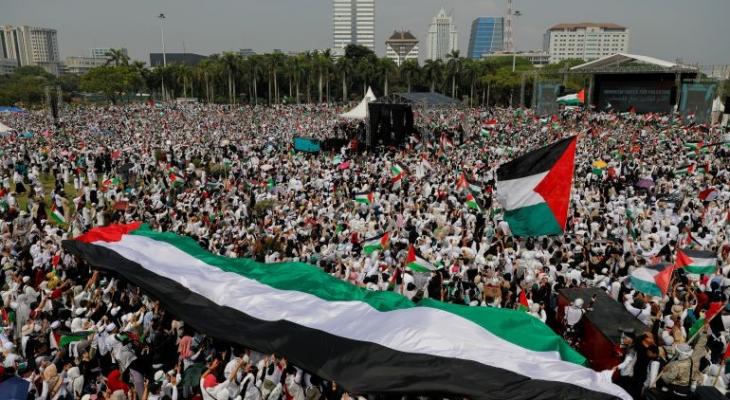 أكثر من مليون شخص يتظاهرون في جاكرتا دعما لغزة D1sOs