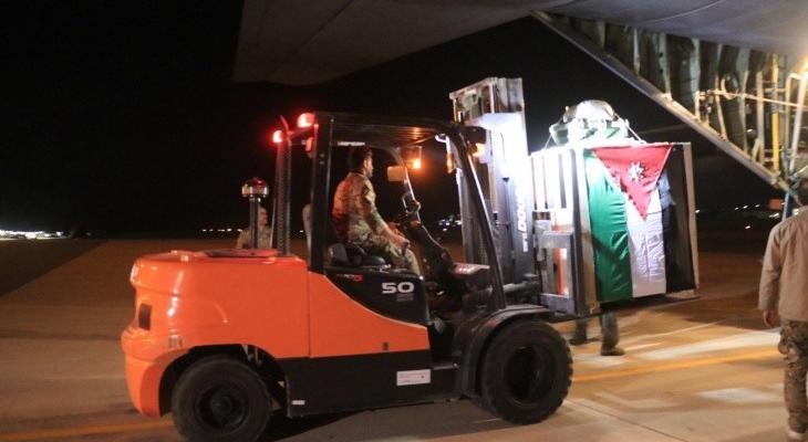 طائرة اردنية تنزل مساعدات للمستشفى الميداني بغزة HotvJ