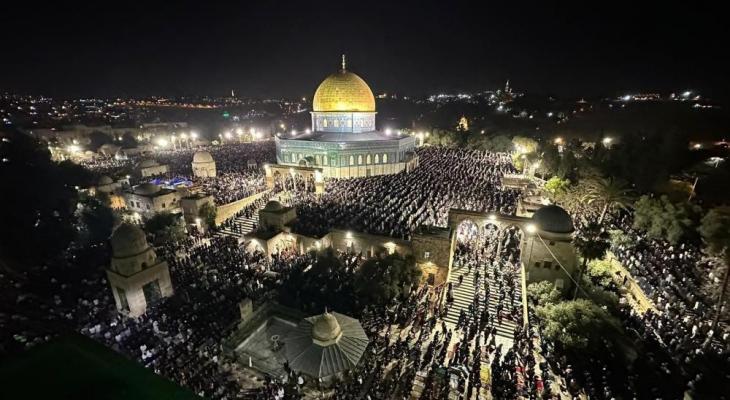 200 ألف مصل يشاركون بإحياء ليلة القدر في المسجد الأقصى المبارك OOLVH