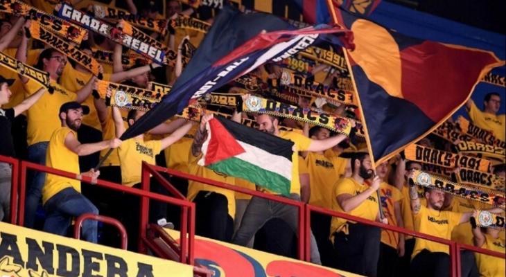 جمهور برشلونة يهتف دعما لفلسطين أمام فريق إسرائيلي QlmIY
