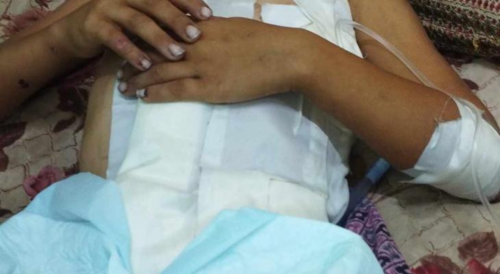 عائلة الطفل عبد الكريم السري تُناشد بسرعة إجلاء نجلها للعلاج في الخارج