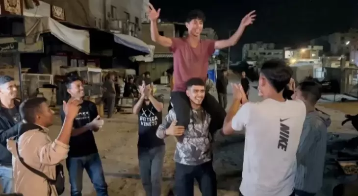 *رصاص في الهواء وتصفيق واستبشار* *المواطنون في غزة يبحثون عن الحياة على أعتاب نتائج اجتماعات القاهرة*                            تفاصيل من هنا👇 https://khbrpress.ps/post/422410 🇵🇸 خاص وكالة خبر  🇵🇸