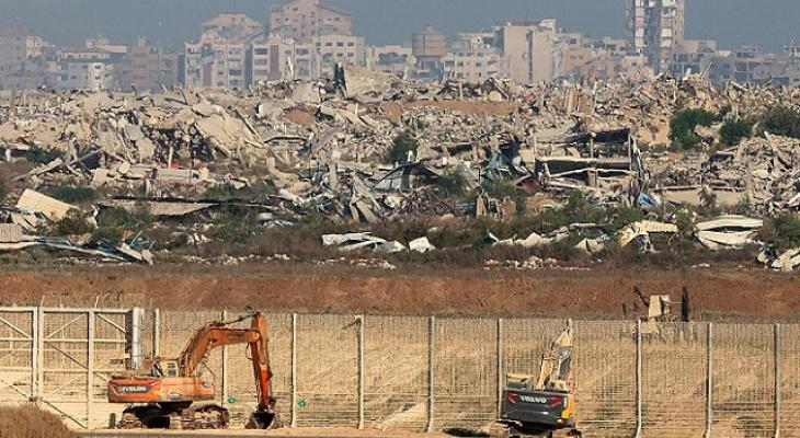جيش الاحتلال يُحوّل أطراف غزة إلى "مكبّ نفايات ومخلفات بناء"