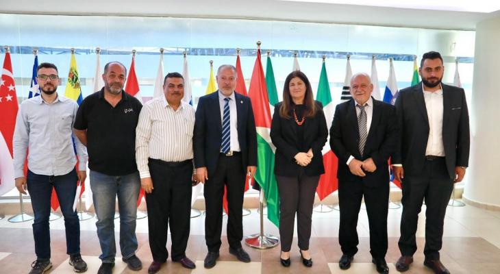 وزيرة الخارجية تستقبل وفدًا من الاتحاد العام للمنظمات الأهلية