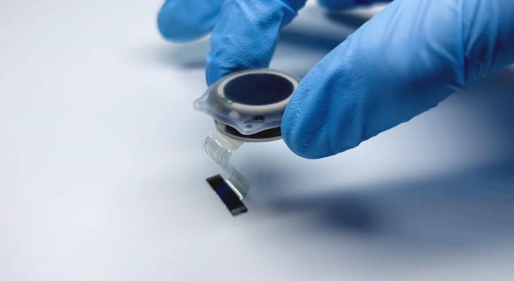 عالم إسلامي يُجيز استخدام الشريحة الدماغية والابتكارات الحديثة في عالم الطب 