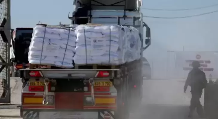 إدخال المساعدات الإنسانية إلى قطاع غزة