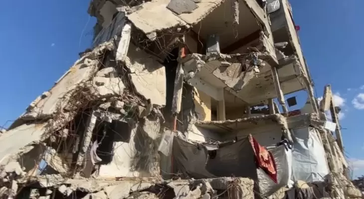 انهيار مبني في قطاع غزة