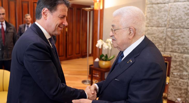 الرئيس محمود عباس وزعيم حزب خمس نجوم الايطالي