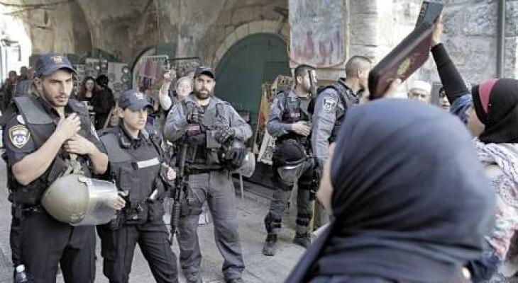 مستوطنون يقتحمون الأقصى بحماية شرطة الاحتلال واعتقال سيدة في محيطه