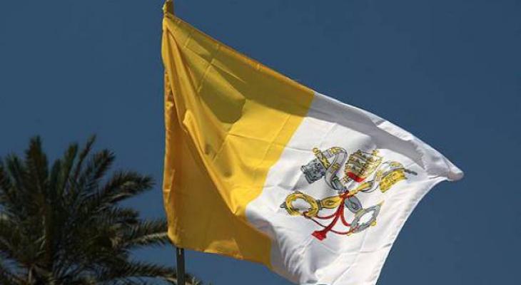 رفع علم الفاتيكان في محافظة جنين