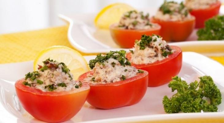 Stuffed-Tomatoes-with-herbs-and-Smoked-fish-600x366