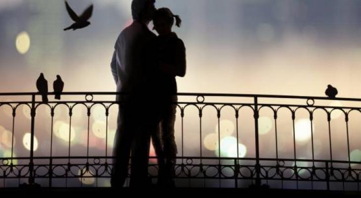 romance-love-couple-bridge-jpg-45741822312273039