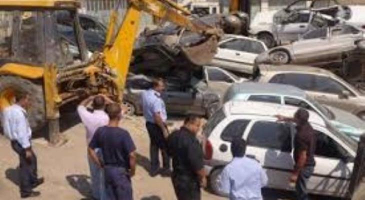 الشرطة تتلف 197 مركبة غير قانونية في الخليل وجنين