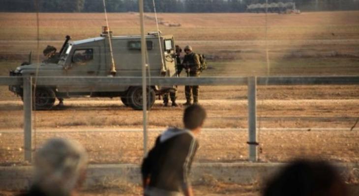 الاحتلال يفرج عن مواطن اعتقل أثناء محاولته التسلل عبر الحدود مع غزة