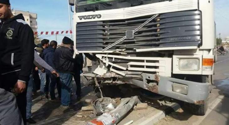 إصابة 4 مواطنين إثر حادث سير على مدخل الزوايدة وسط القطاع