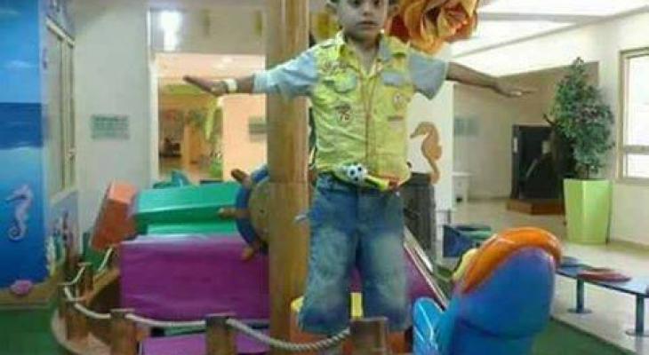 وسط ذهول شديد .. طفل يفيق من الموت قبل دفنه بلحظات