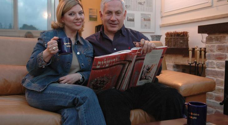 Likud-party-leader-Benjamin-Netanyahu-poses-with-his-wife-Sarah-in-their-Jerusalem-home