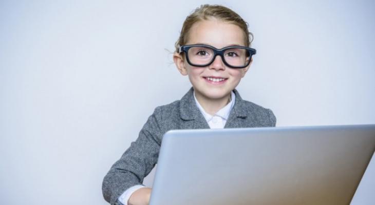 o-CHILD-ON-LAPTOP-facebook-980x490