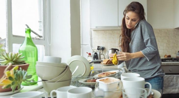 o-woman-in-messy-kitchen-facebook-980x498