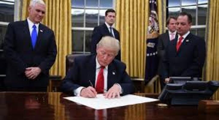 توقيع ترامب لمنع اللاجئين