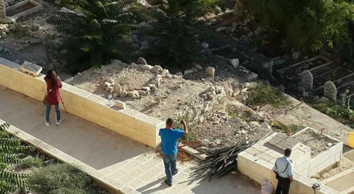 الاحتلال يقتحم مقبرة باب الرحمة ويمنع موظفي الأوقاف من دخولها