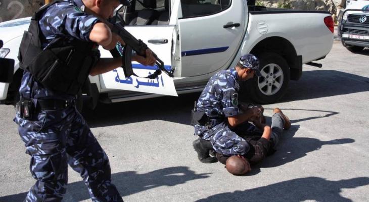 طولكرم: الشرطة تقبض على مواطن ونجله تسببا بإصابة شاب خلال الاحتفال بنتائج "توجيهي"