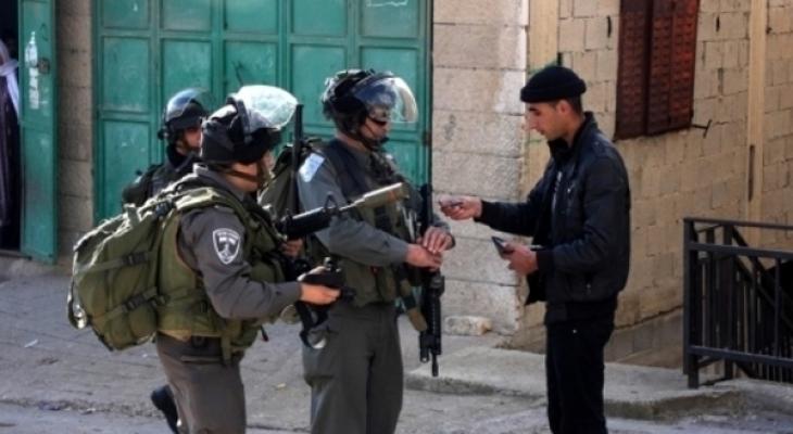 مخابرات الاحتلال تسلم شابين من فقوعة بلاغين لمراجعتها