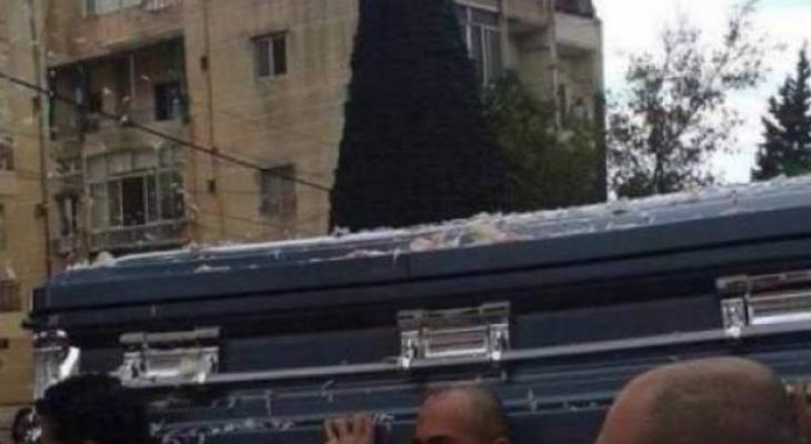 بالصورة : فنان لبناني ينهار في عزاء شقيقه