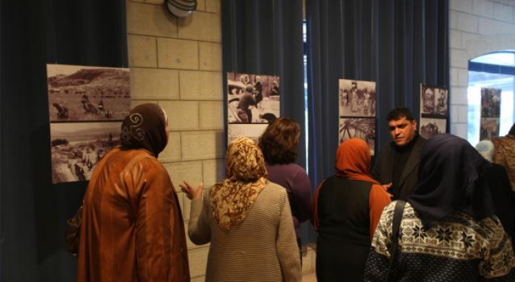معرض صور "آلام كنعانيات" في البيرة يصور الأم الفلسطينية وهي تودع الشهداء