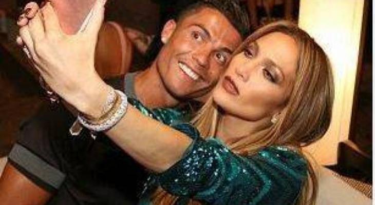 "حضن" رونالدو هدية عيد ميلاد جنيفر لوبيز لشقيقتها!