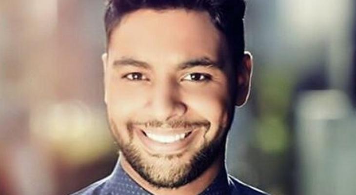 بالفيديو :نجم &#039;ارب ايدول&#039; يفاجئ شابة ويعلن خطوبتها.. شاهدوا ردّ فعلها!