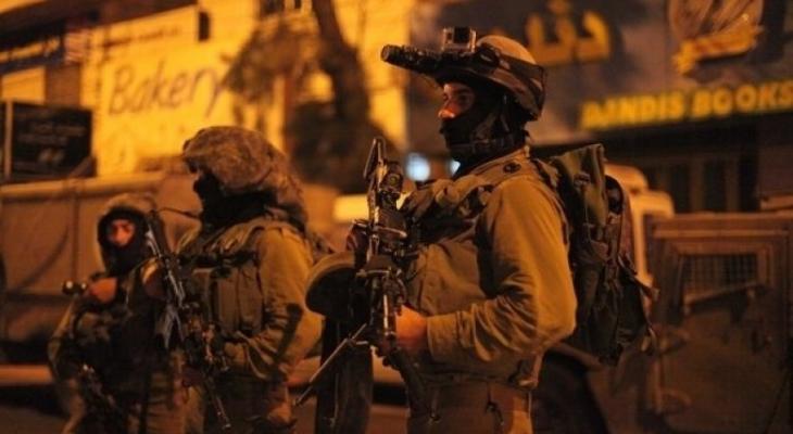 قوات الاحتلال تعتقل شاباً وتستدعي فتى من بيت لحم
