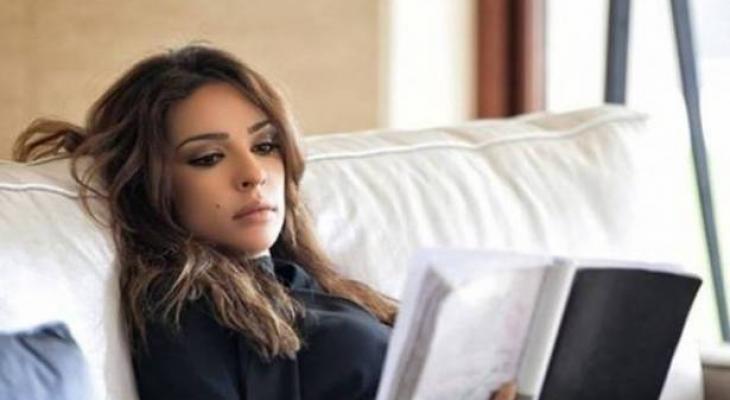 بالصورة.. نادين نجيم احتفلت بعيد الميلاد بأجرأ إطلالة