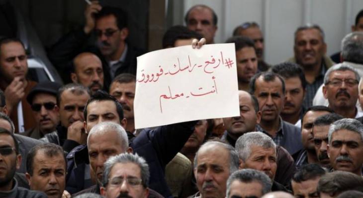 المعلم-الفلسطيني-يتوه-بين-حقه-وحق-طلابه