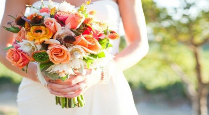 whimsical-bridal-bouquet-bright-elegant-wedding-flowers.original-980x498