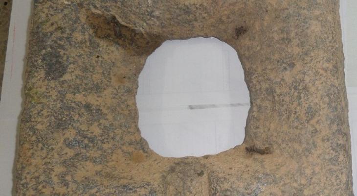 ضبط طاحونة أثرية عمرها 2500 عام داخل منزل بالخليل